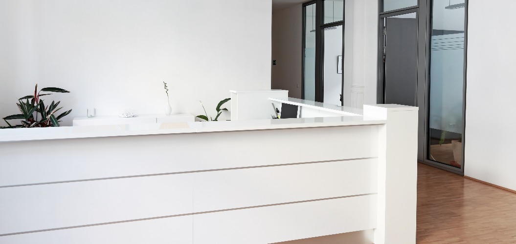 Empfangs-Tresen Rezeption Büro-Vorraum