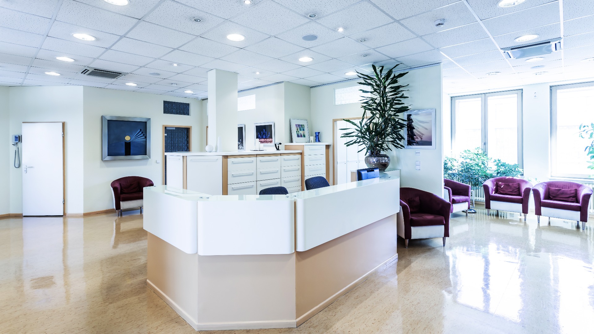 Vorraum einer Arztpraxis mit W
artebereich